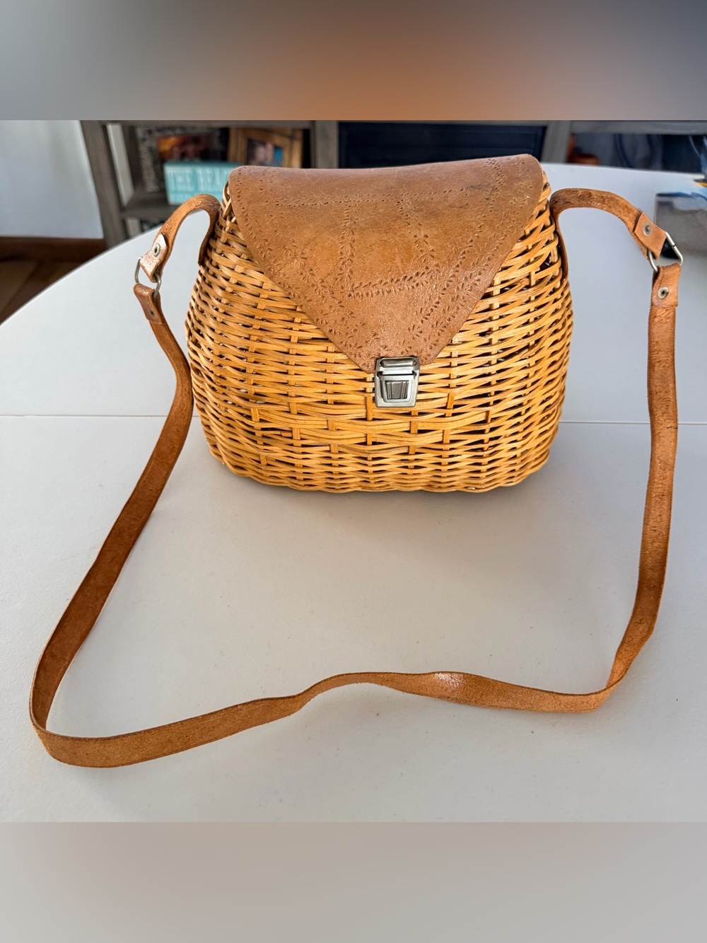VINTAGE: Handmade Wicker Creel Handbag. - Picture 2 of 15